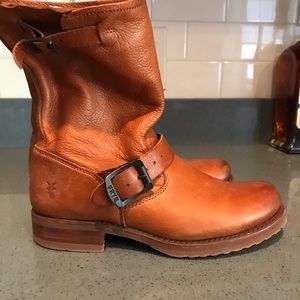 Frye Victoria boots 6.5